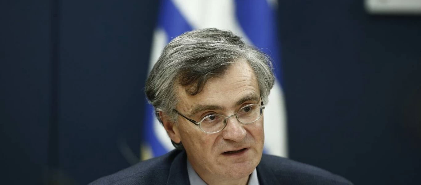 Σ. Τσιόδρας: Έχασε την ψυχραιμία του σε ερώτηση για τις μάσκες - Από «επικίνδυνες» έγιναν «απαραίτητες» (βίντεο)